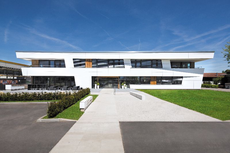 Das Regnauer Vitalbüro – Das erste Musterhaus im Bürobau in  serieller Fertigung (Quelle: Regnauer Fertigbau GmbH & Co. KG)