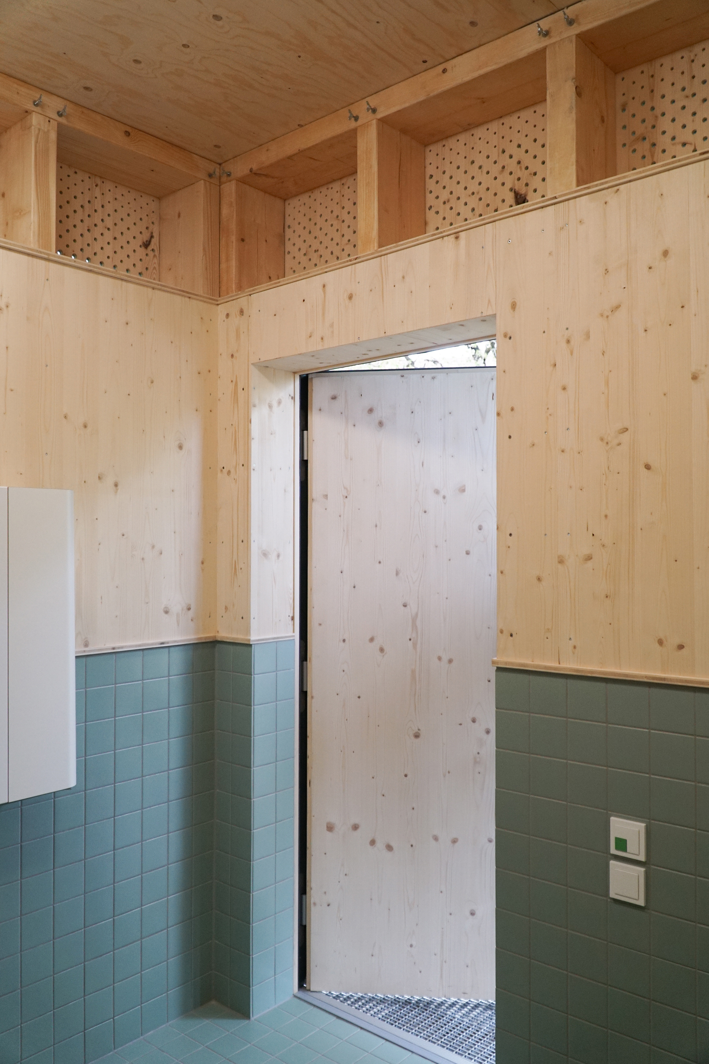Zugang WC (Quelle: Naumann Wasserkampf Architekten)