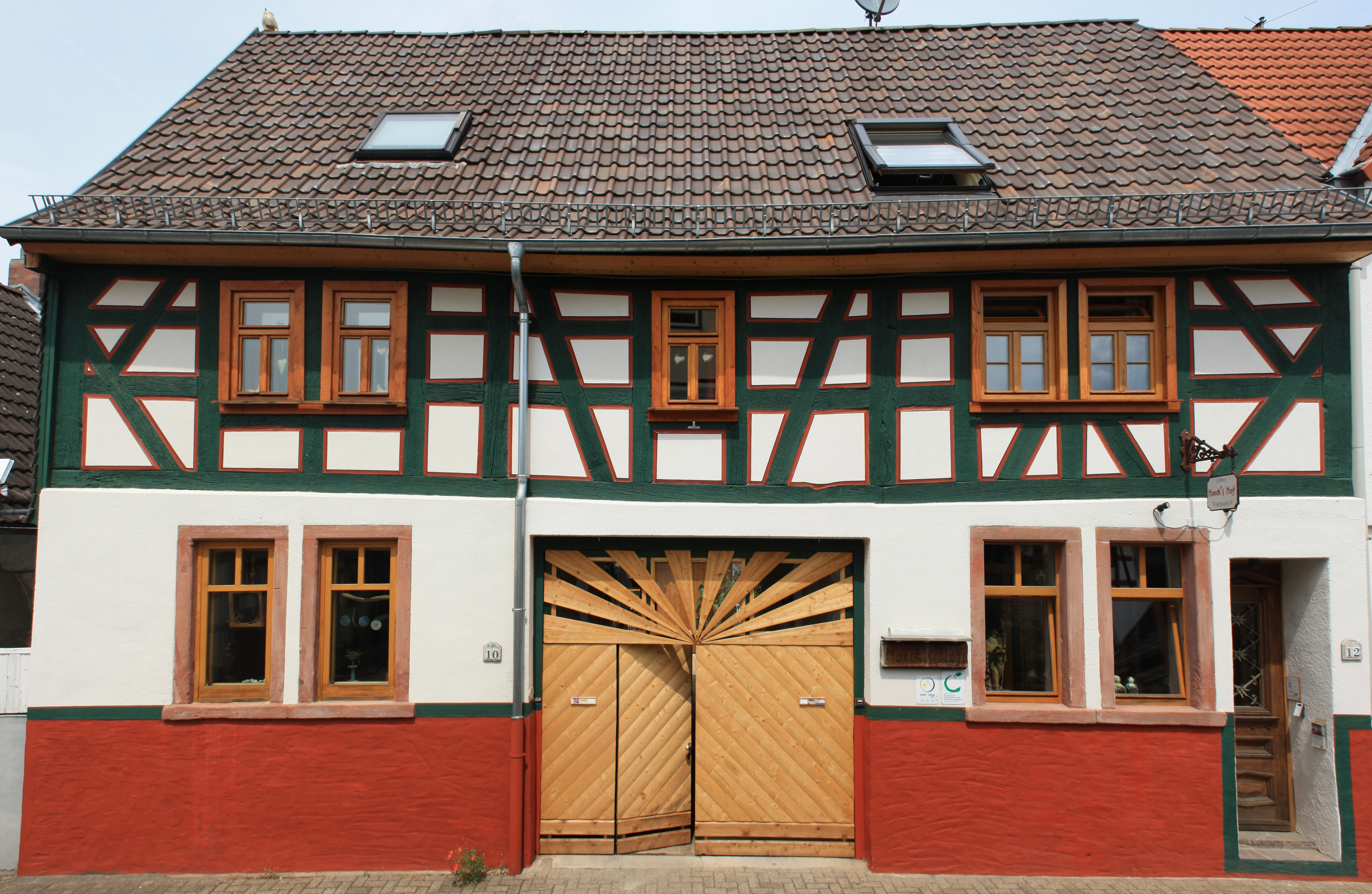 Fachwerkfassade des ganzen Hauses  (Quelle: Bernfried Kleinsorge ), 63329 Egelsbach 